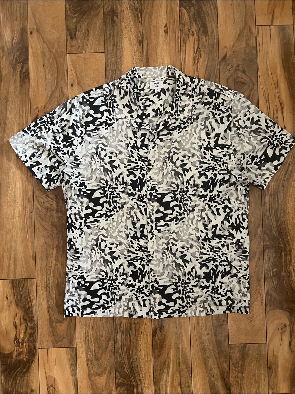 Mode of One Men's Relaxed-Fit Leopard-Print Button-Down Camp Shirt